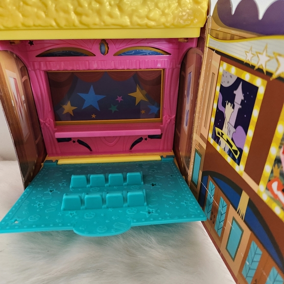 Polly Pocket Un-Box-It Playset Popcorn Bucket Movie Theater with Accessories - Picture 9 of 12